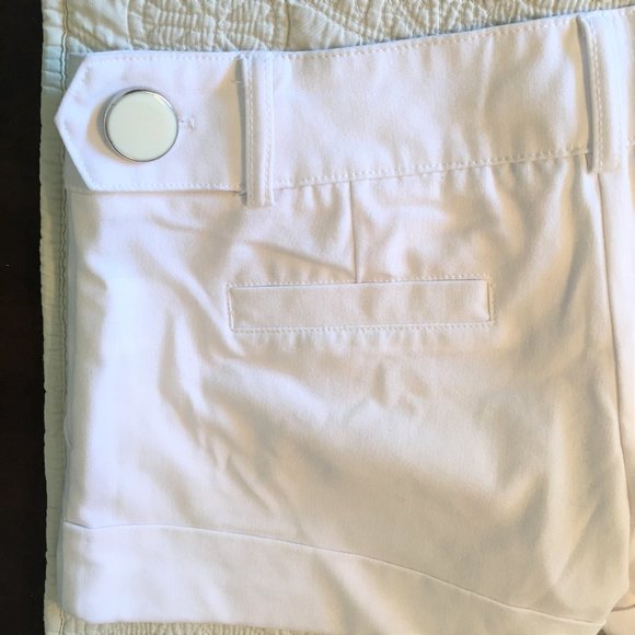 DAZZ White Single Pleat Cuffed Shorts - Picture 7 of 10